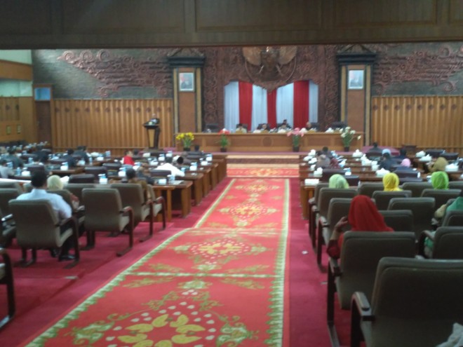 Rapat Paripurna DPRD Provinsi Jambi, Kamis (16/3).