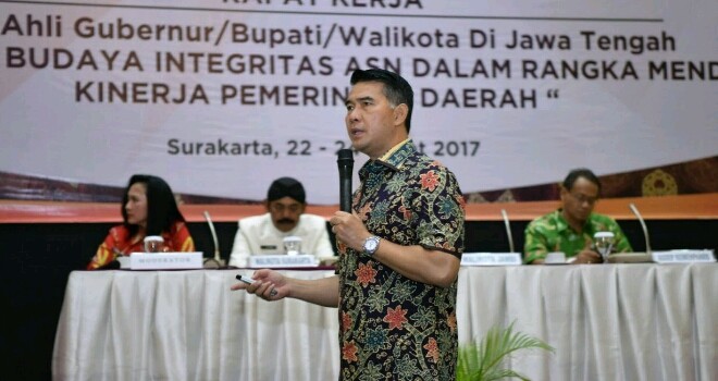 Wali Kota Jambi saat Jadi Pembicara Rakor Staf Ahli se-Jawa Tengah.