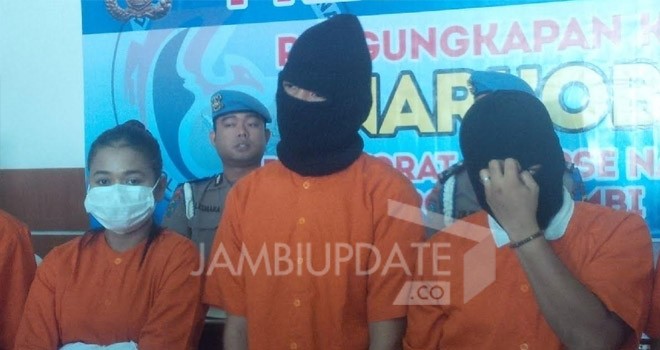 Wanita muda bersama pacarnya ditangkap di hotel dengan barang bukti 2 Ons.