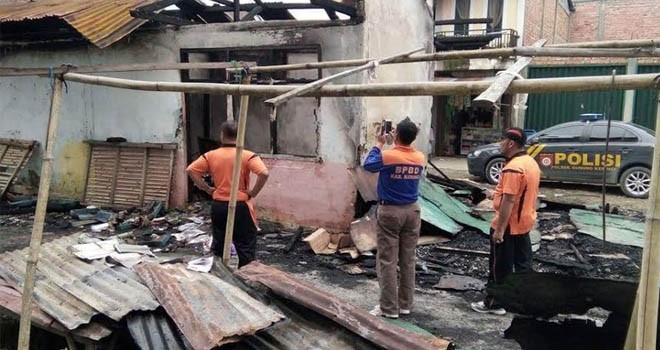 3 unit kios yang hangus terbakar