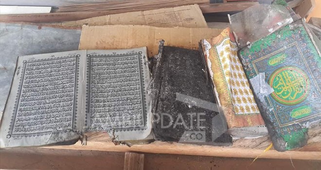 Terlihat Al-Quran yang tidak ikut terbakar.