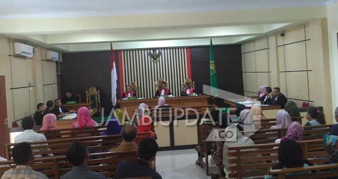 Sidang perkara dugaan korupsi uang makan minum BMKT Batanghari dengan terdakwa Yuninta Asmara di Pengadilan Tipikor Jambi. 