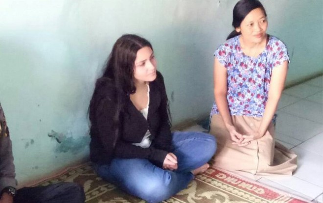 Ilaria, bule asal Italia yang rela datangi rumah sang pujaan hati di Kabupaten Batang. (M Dhia Thufail/Radar Pekalongan/JawaPos.com)