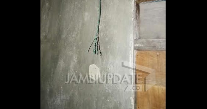 Tali yang digunakan Eko untuk bunuh diri.