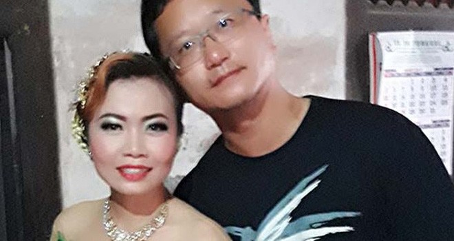 Jayanti menerima lamaran pengusaha muda bernama Zhou Hong Ze (34), asal Kota Taoyan, Taiwan. (Cecep/radarcirebon.com/JawaPos.com)