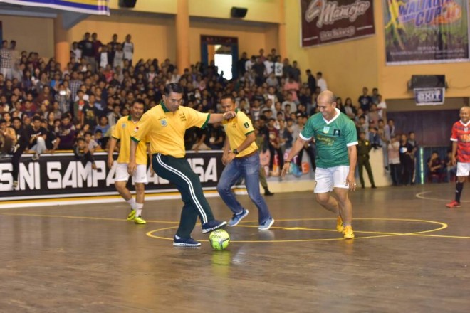 Wali Kota Fasha membuka secara langsung Kejuaraan Futsal Walikota Cup II Tahun 2017, bertempat di GOR Kotabaru Jambi.