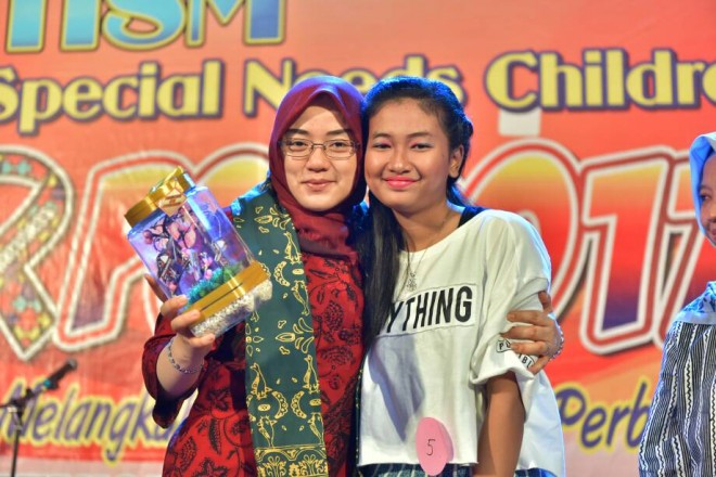 Yuliana Fasha Apresiasi Kreatifitas Anak Berkebutuhan Khusus di Kota Jambi.