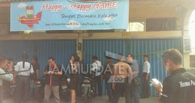 Polresta Jambi saat gerebek tempat judi di Jambi Timur. 