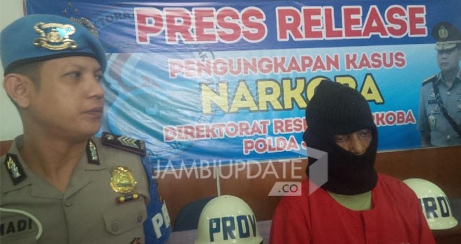 Tarmizi (60) warga Aceh saat press release di Polda Jambi.