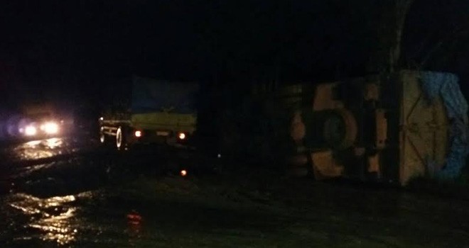 Tronton Pengangkut Sawit Terbalik di Muarasabak.