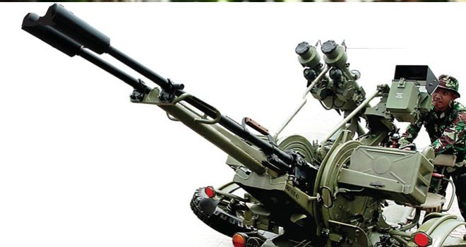 Giant Bow tipe 80 seperti inilah yang mengalami insiden di Natuna kemarin. Senjata bikinan Tiongkok ini bisa memuntahkan 2.000 peluru dalam semenit. (FERY PRADOLO/INDOPOS/JPG)