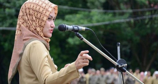 Bupati Cantik Indah Putri Indriani, Kondisinya Bikin Khawatir. Foto Dokumen JPNN.com