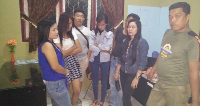 Tampak 9 wanita penghibur saat berhasil diamankan Satpol PP di sejumlah tempat karaoke Sarolangun.