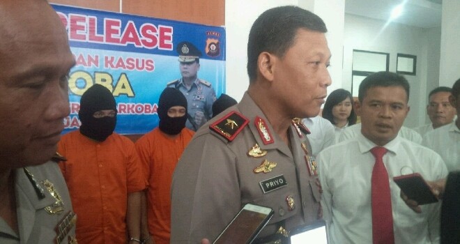 Kapolda Jambi, Brigjen Pol Drs Priyo Widyanto MM, saat press release penangkapan 4 KG Sabu di Polda Jambi.