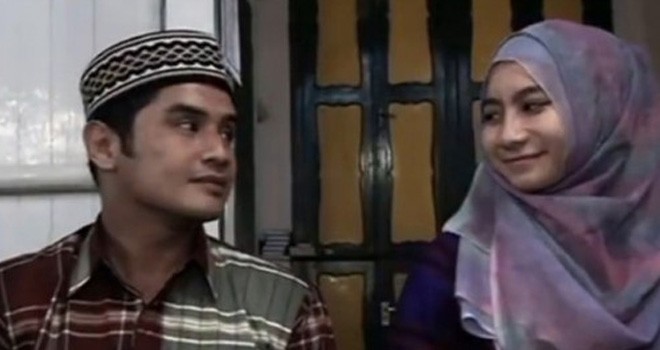 Herman dan gadis pujaannya menikah di Masjid Shiratal Mustaqim, Samarinda Seberang. Upacara akad nikah ini bagian dari pengambilan gambar untuk pembuatan film. Foto: repro