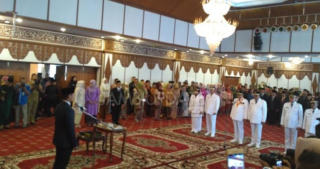 Pelantikan Tiga Bupati dan Wakil Bupati oleh Gubernur Jambi Zumi Zola, Senin (22/5).