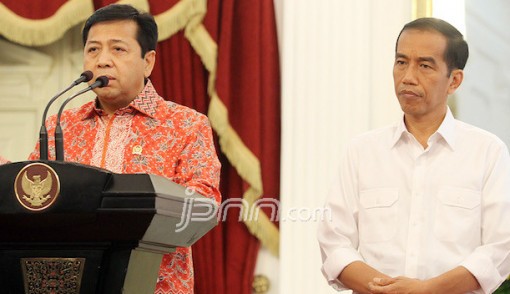 Presiden Joko Widodo dan Ketua Umum Golkar Setya Novanto dalam konferensi pers di Istana Negara. Foto: dokumen JPNN.Com