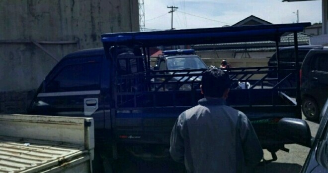 Terlihat mobil pick up yang diamankan.