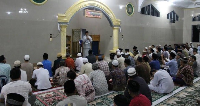 dr. Maulana melakukan silahturahmi ramadhan ke Masjid Munawwanah Bougenville Kecamatan Alam Barajo, Sabtu (3/6).