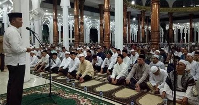 Kalemdiklat Polri Komjen Pol Moegiharto SH MHum saat Safari Ramadan di Jambi.