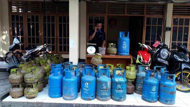 Gas oplosan yang berhasil diamankan polisi.