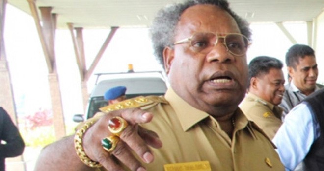 Bupati Mimika, Eltinus Omaleng. Foto: Radar Timika