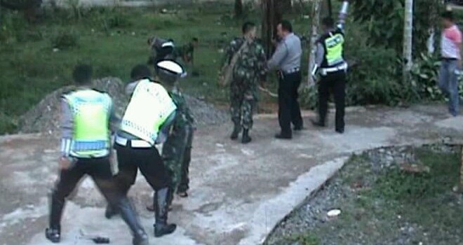 Anggota Polres Bungo saat bekuk tiga TNI gadungan karena melakukan aksi perampokan.