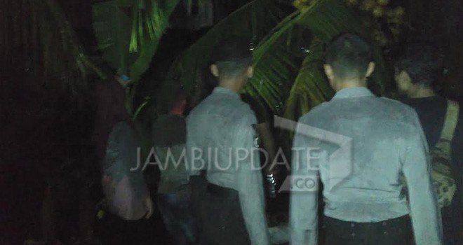 Puluhan personel kepolisian tengah menyisir sejumlah kawasan dimana tempat Napi tersebut melarikan diri.