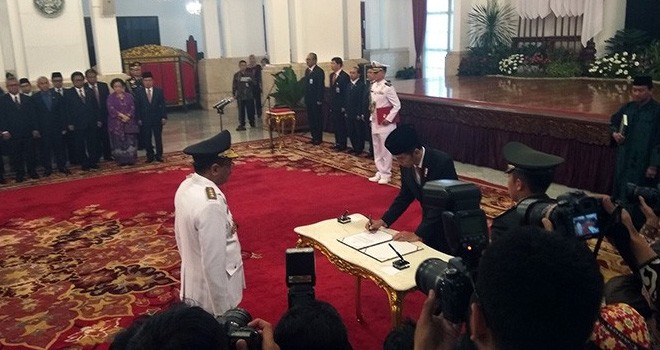 Presiden Joko Widodo melantik Djarot Saiful Hidayat sebagai Gubernur DKI menggantikan Basuki Tjahaja Purnama (Bayu Putra/Jawa Pos)
