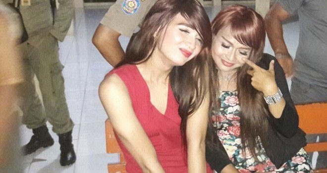 Ilustrasi penankapan waria oleh satpol PP.