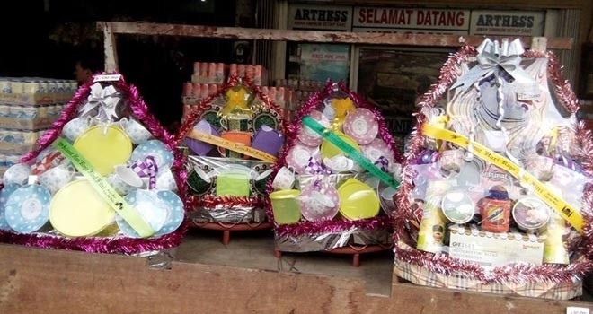 Penjualan parcel jelang lebaran masih sepi, walaupun lebaran sebentar lagi.