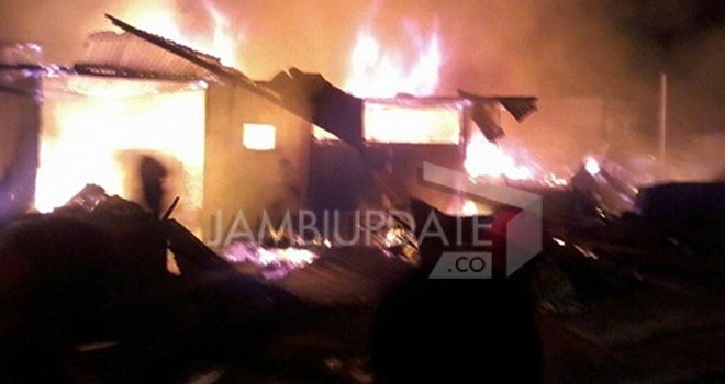 Ratusan kios terbakar di Pasar Baru, Merangin.