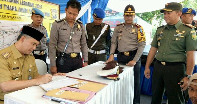 Walikota Jambi, Sy Fasha melakukan peninjauan ke pos pengamanan hari raya idul fitri di Kota Jambi.