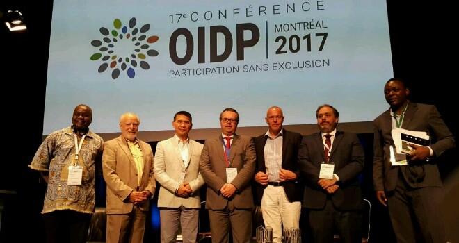 Walikota Jambi, Sy Fasha menerima penghargaan atas Program Inovasi Bangkit Berdaya IOPD Awards Recognition 2017 di Kanada.
