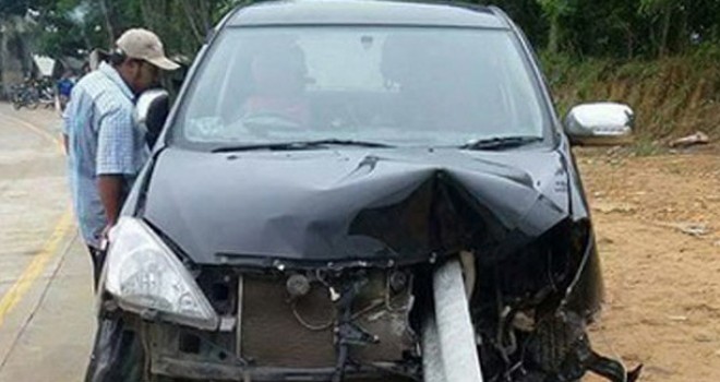 Besi Tembus Mobil Toyota Innova dengan nomor polisi (nopol) KT 1454 BA.