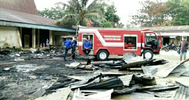 Kebakaran Kios di Pasar Bawah Bangko.