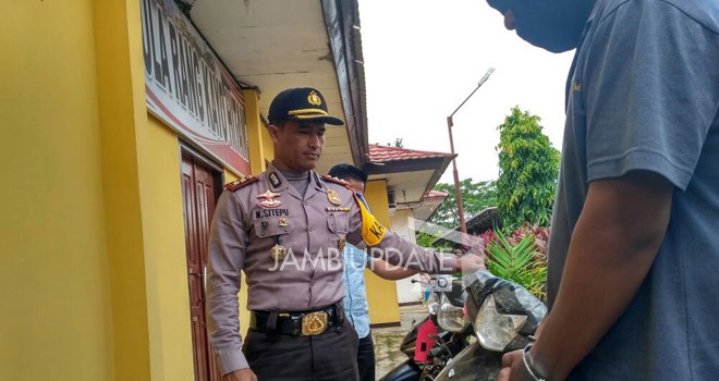 Pelaku saat berhasil diringkus anggota Polres Tanjabtim.