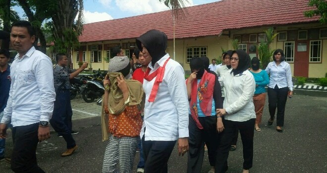 Polresta Jambi Saat mengamankan pelaku aborsi.