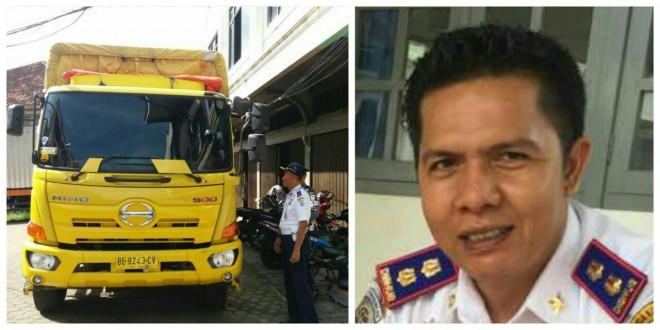 Petugas Dishub saat tangkap truk bertonase besar masuk Kota Jambi.