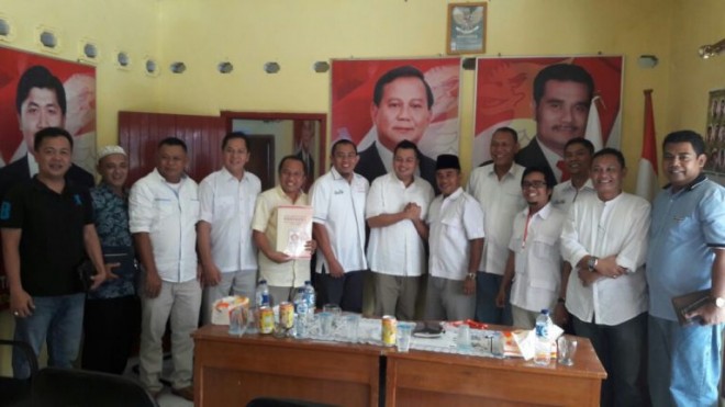 Tim Fasha Center saat mengambil formulir di Partai Gerindra.