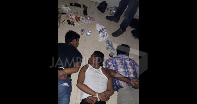 Tiga pria paruh baya diamankan anggota gabungan Polsek Kota Muara Bungo dan Pelepat Ilir.