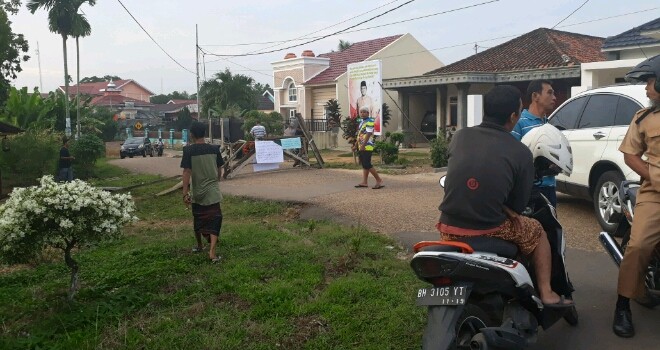 Jalan Masuk SMAN 4 Kota Jambi yang di tutup. 