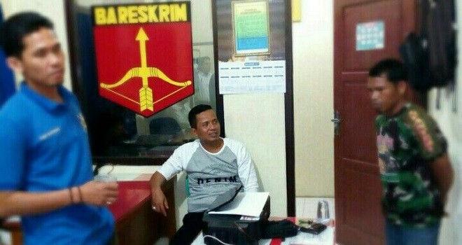 Pelaku saat diamankan di Polsek Sungai Penuh.