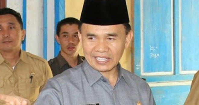 Bupati Kerinci, Adirozal.