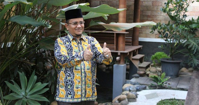 dr. H. Maulana. 