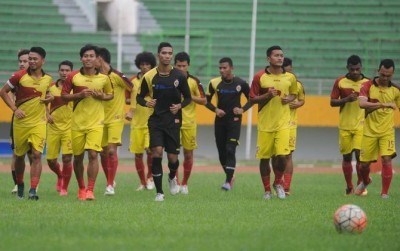 Para pemain SFC sedang berlatih. (Budiman/Sumatera Ekspres)
