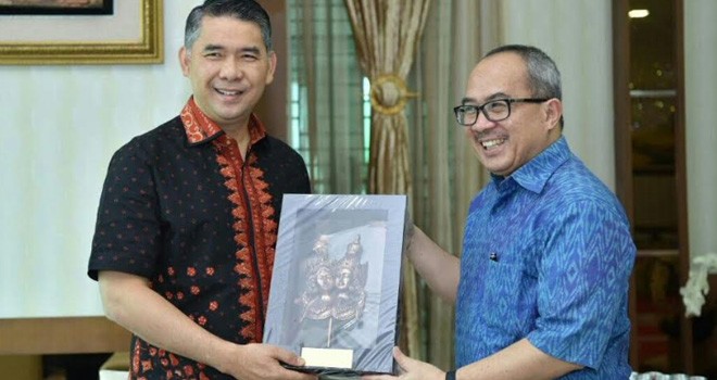 President Director (Direktur Utama) Metro TV, Tommy Suryopratomo menjumpai Wali Kota Jambi H. Syarif Fasha.