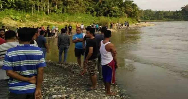 Aldo (10) warga Desa Pulau Rayo hanyut di Sungai Batang Merangin.