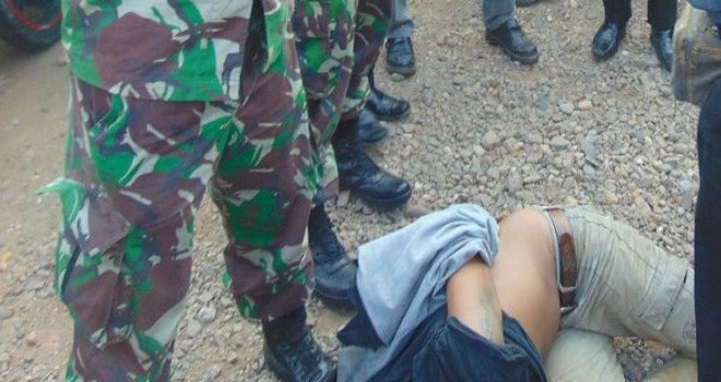 Irlan merampok sepeda motor yang dibekuk anggota Koramil Betung. Foto: Sumeks