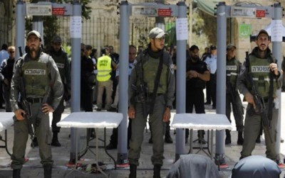 Polisi Israel berja-jaga di Masjidilaqsa, Yerusalem. (ist for JawaPos.com)